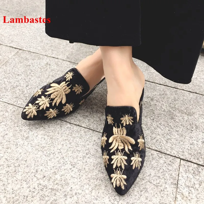 

Black Emboridery Pointed Toe Low Heel Slippers Fashion Spider Design Cover Toe Mules Outdoor Flip Flops Casual Lazy Shoes Femmes