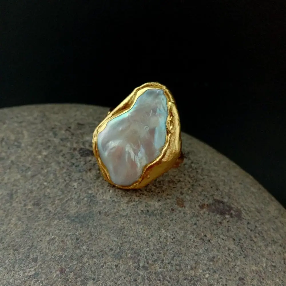 

24x31mm White Keshi Pearl Yellow Golden Plated Ring