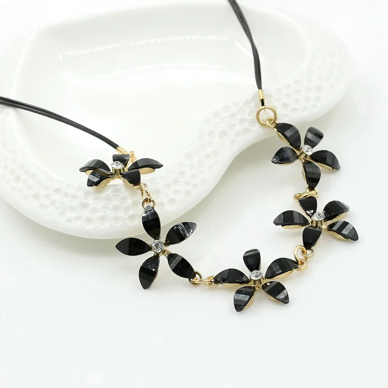 Корейский стиль гардения ожерелье пятилистный цветок личности Творческие вечерние женские кожаные цепи женское ожерелье