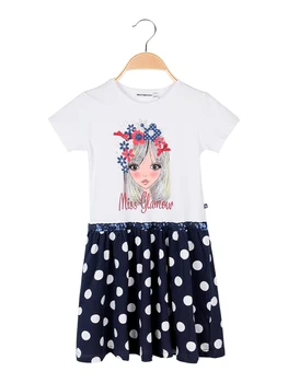 

Short-sleeved suit with designs and sequins