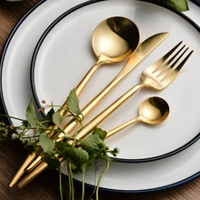 24pcs Luxury Golden Cutlery Set 18/10 Stainless Steel Frost Steak Knives Forks Tablespoons Restaurant Gold Dinnerware Sets