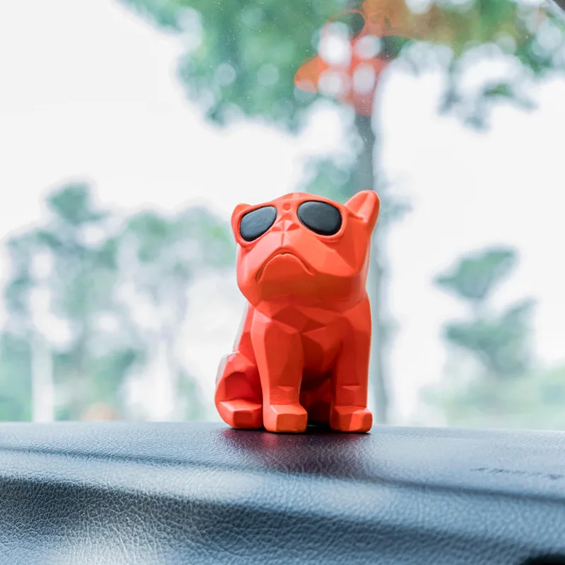 Cool Cartoon Resin French Bulldog Car Ornaments Geometric Creative Car Dashboard Decoration Voiture Ornament Car Accessories - Название цвета: Розовый