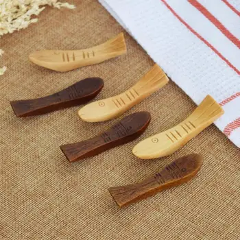 

Fish Shaped Natural Wood Tableware Holder Chopstick Rest Spoon Fork Knife Wooden Holder Rack Kitchen Tools