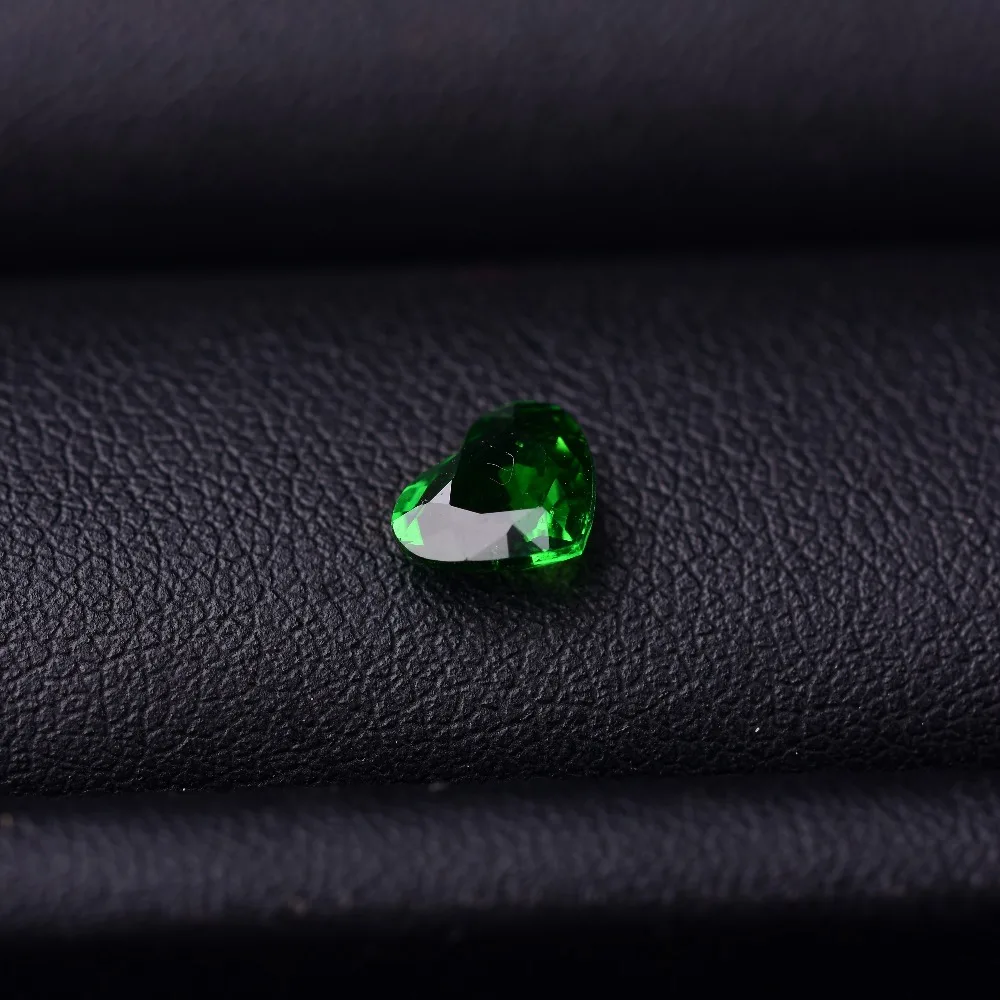 

1.1 CT garnet Natural surface Perfect scintillation.Specification: 6.1mm*7.3mm*3.0mm