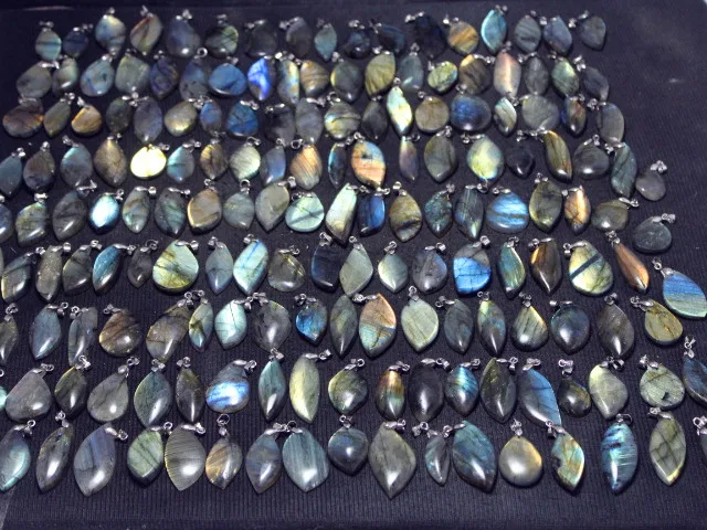 

200pcs Natural labradorite scintillating QUARTZ Crystal pendant free shipping