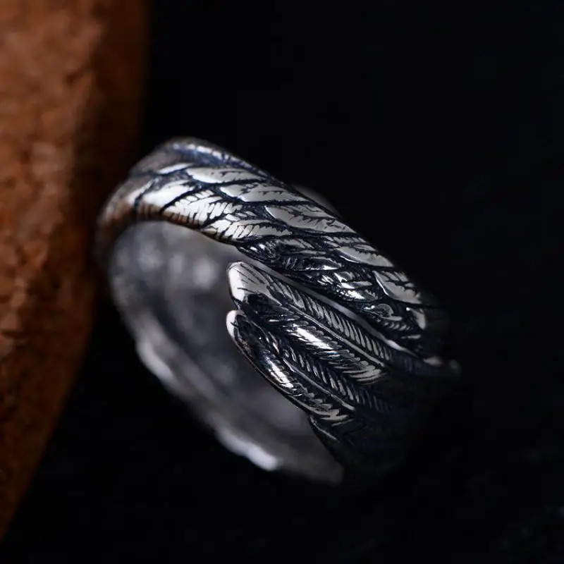 Cena Oryginalne 925 Sterling Silver Biker Rings dla mężczyzn i kobiet Vintage Thai Silver Feather Rings Resizable biżuteria punkowa