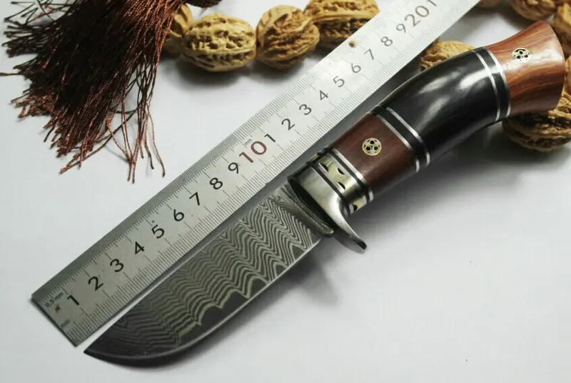 Дешевый TRSKT Дамаск Сталь коллекция Ножи охотничьи ножи кемпинг сандалового дерева + Медь ручка открытый спасения Ножи EDC инструменты