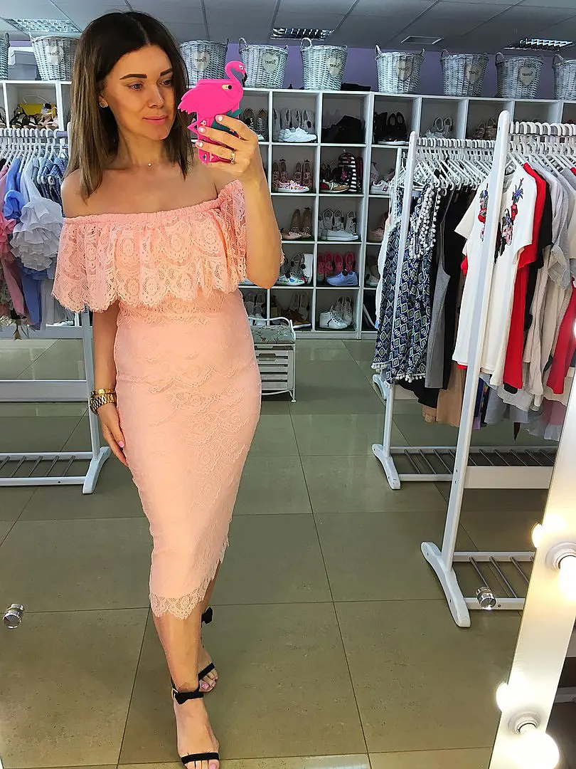 (32)