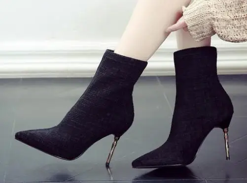 

2018 new fashion stiletto heels pointed Martin shoes spring and autumn single.