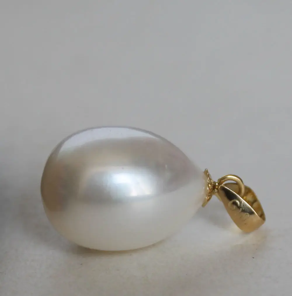 

Free Shipping >>>>>Beautiful freshwater pearl pendant with 18K gold jewelry