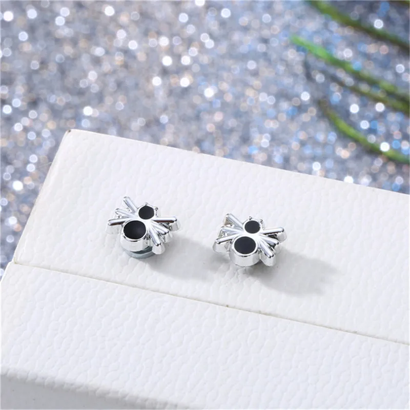 1-Pair-Exquisite-No-Piercing-Magnet-Heart-Lips-Spide-Stud-Earings-No-Hole-Black-Color-Ear.jpg_640x640