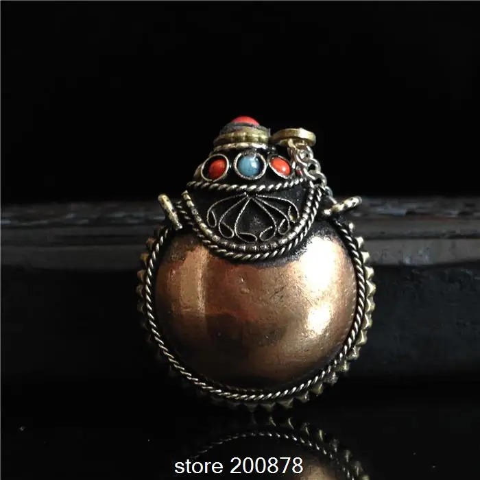 

BYH038 Tibetan Red Copper Small Snuff Bottles Tibetan Amulet Pendants Tibet Metal Arts Collections