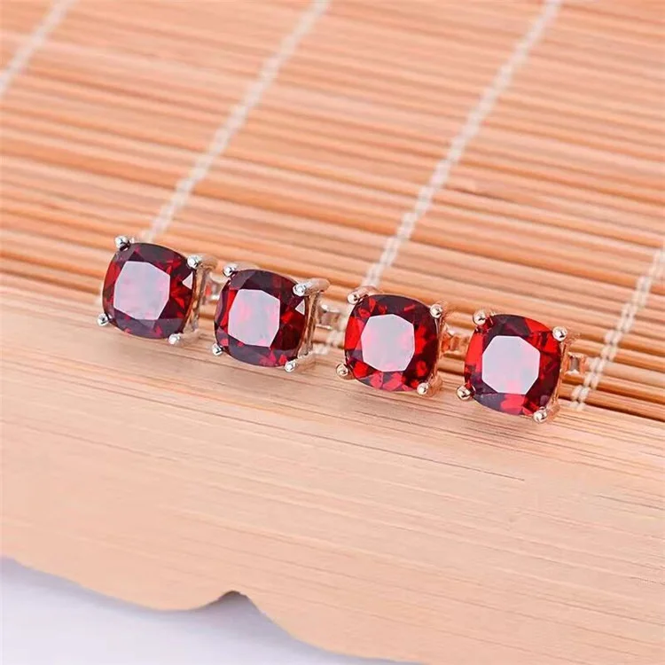 

Multicolored jewelry Natural Garnet Earrings 925 Sterling Silver Stud Earrings are simple and elegant explosion