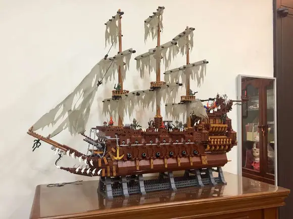 

New MOC 3652Pcs Movies The Flying the Netherlands fit legoings Pirates of the Caribbean ship Building Blocks Bricks Toys to Gift