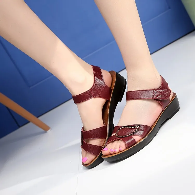 ZZPOHE/ г., новые модные летние женские сандалии удобная обувь на плоской нескользящей подошве для среднего возраста женская обувь с мягкой подошвой, большие размеры