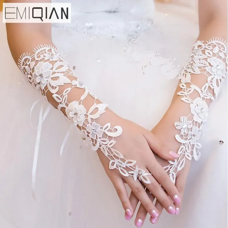 

Chic Lace Wedding Gloves With Beading Elegant Bridal Gloves With Fingerless Wedding Accessories