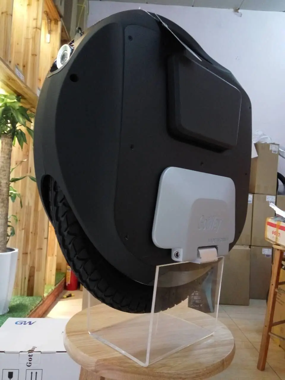 

Free shipping Gotway ACM16 820WH,Outdoor body-building equipment,one wheel scooter Electric unicycle,With Bluetooth adjustment,
