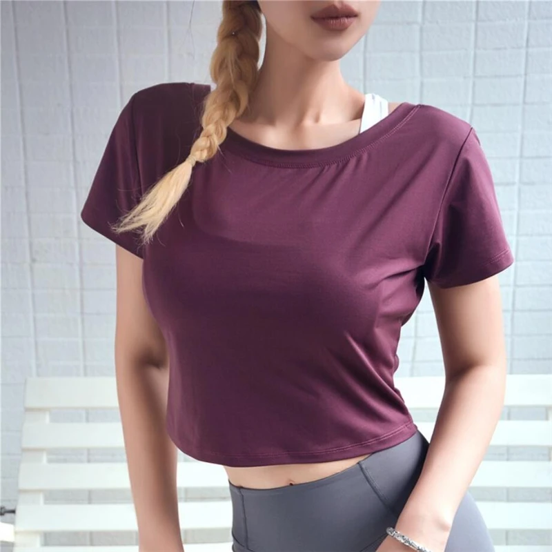 Женская облегающая футболка с открытой спиной для занятий фитнесом