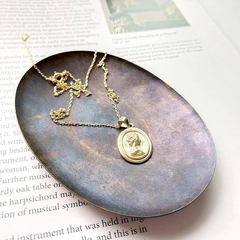 

WTLTC Dainty Medallion Disc Pendant Necklaces for Women Sterling Sliver Round Coin Necklace Custom Personality Portrait Choker