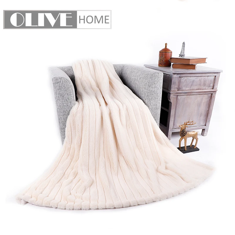 

Battilo Luxury Faux Fur Throw Blanket, Extra Soft, Plush, Fluffy, Warm, Large, Hypoallergenic, Perfect for Couch or Bed, 68"x52"