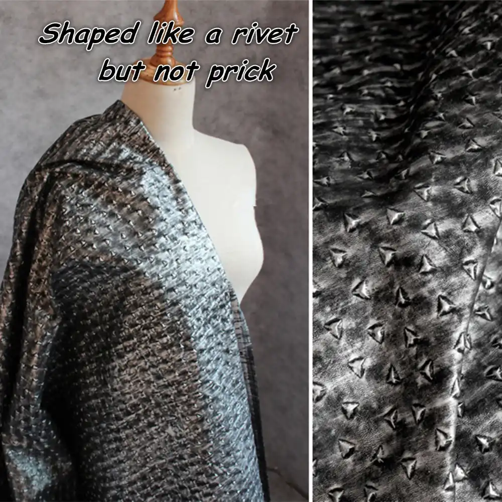 vestido de tecido tipo couro