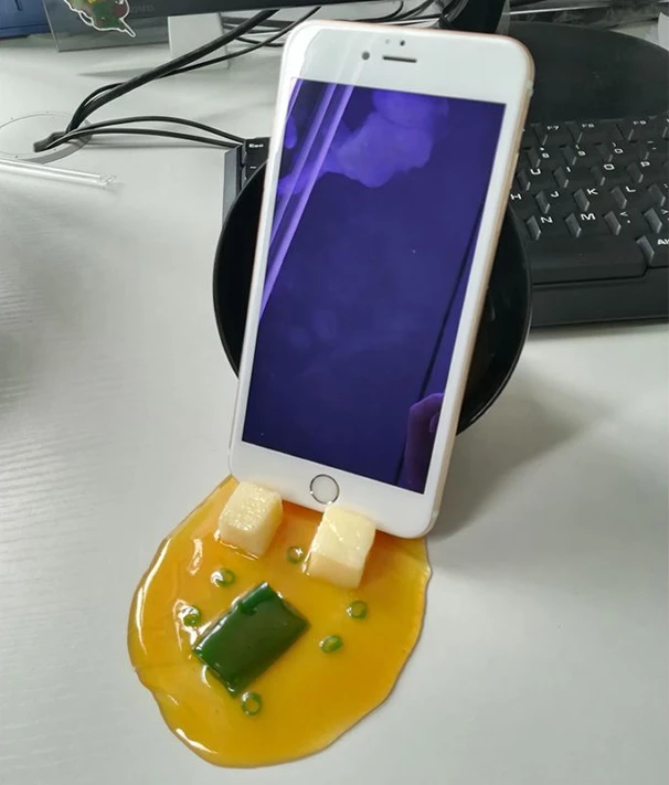 phone stand Забавный день первоклассников, пластиковые игрушки для розыгрышей, злой подделка, шутка, ручная работа, перевернутая чашка, гаджеты, кронштейн для телефона, игрушка, твист, подарок - Цвет: phone stand