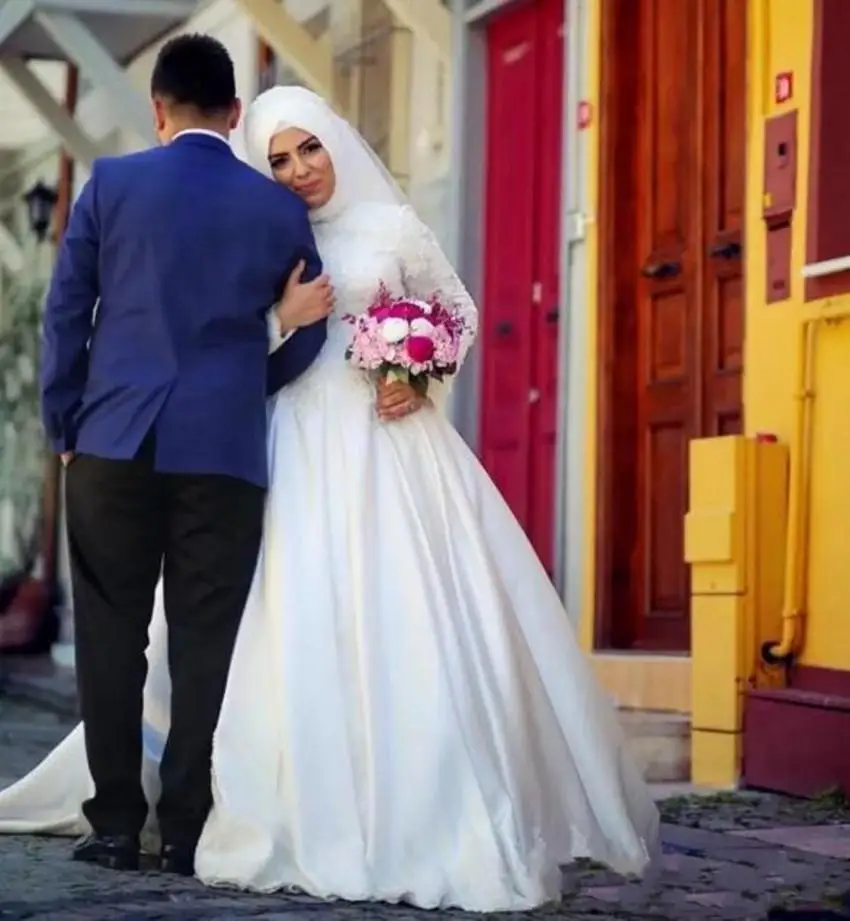 

2019 Plus Size Muslim High Neck Long Sleeves Lace Appliques Dubai Saudi Wedding Dress Robe De Mariee Sofuge Boho Dubai Arabic