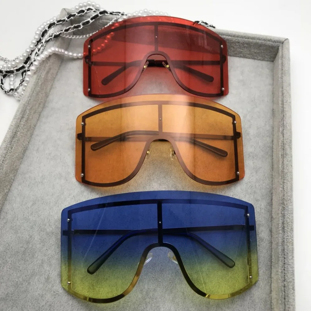 10860927308_611423208