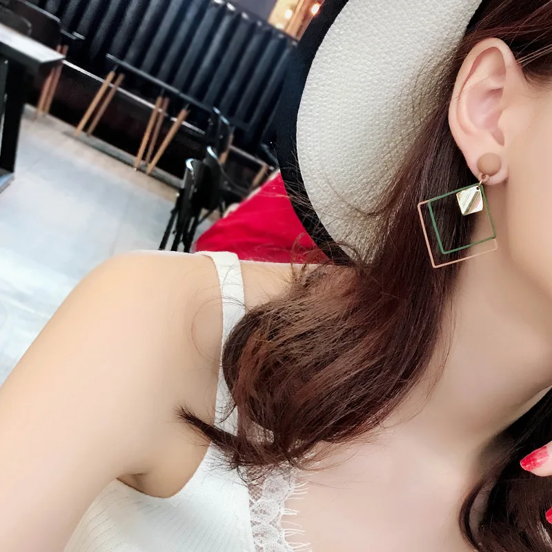 

2019 European and American explosion models temperament geometric earrings women Fashion atmosphere wild earrings ear jewelry