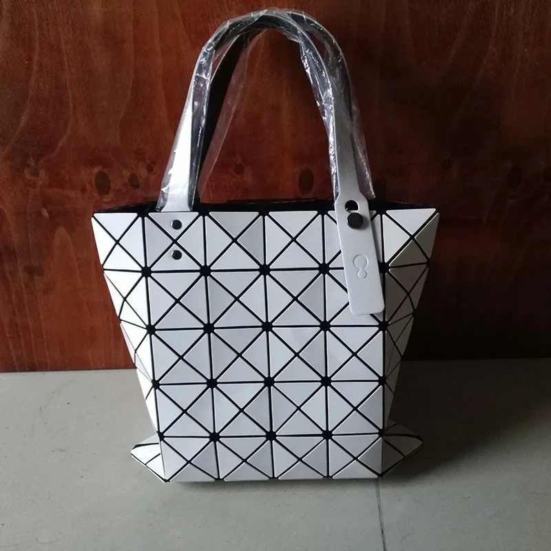 Fashion Ladies Folded Geometric Plaid Bag Women Laser Bright Casual Totes Bag Shoulder Bags Fold Over Bao Bao Handbags (26)
