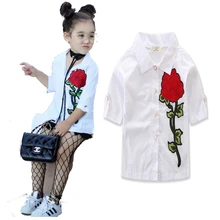 Коллекция года, Весенняя новая стильная одежда для девочек белая рубашка с короткими рукавами и рисунком розы Модные топы с цветочной вышивкой, летняя одежда для малышей