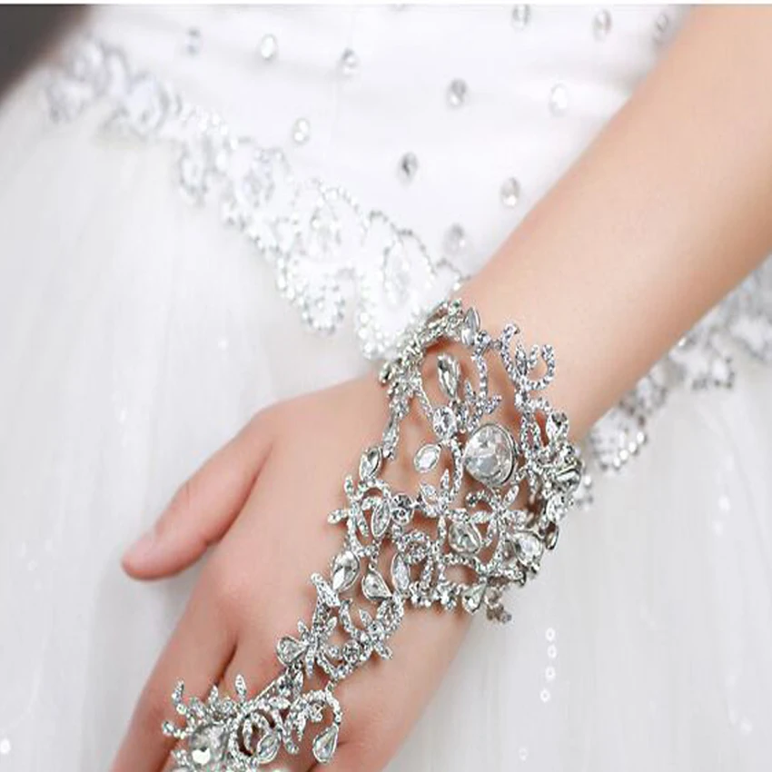 New-Luxury-Crystal-Bridal-Glove-Wrist-Fingerless-Wedding-Jewelry-Bracelets-for-Bride-Hot-Sale-Beaded-Mariage (3)