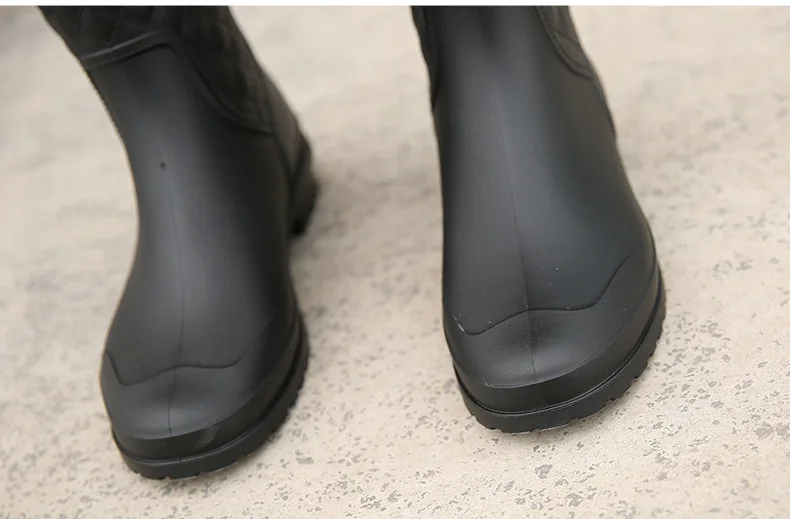 Модная теплая обувь на резиновой подошве; Новая повседневная обувь на резиновой подошве в клетку; женские резиновые сапоги; водонепроницаемая обувь; женские резиновые сапоги-трубы для взрослых