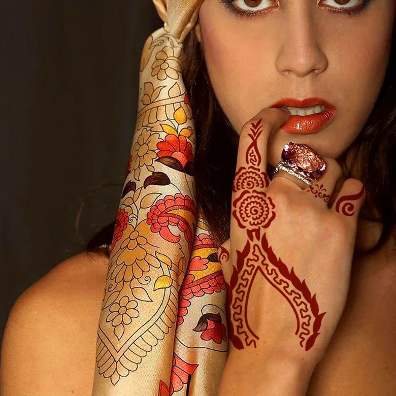 806 2 Pcslot Pâte Chaude Henné Tatouages Femmes Tatouages Indien Henné Pâte Bras Corps Visage Peint à La Main Modèle Outil Dimpression In