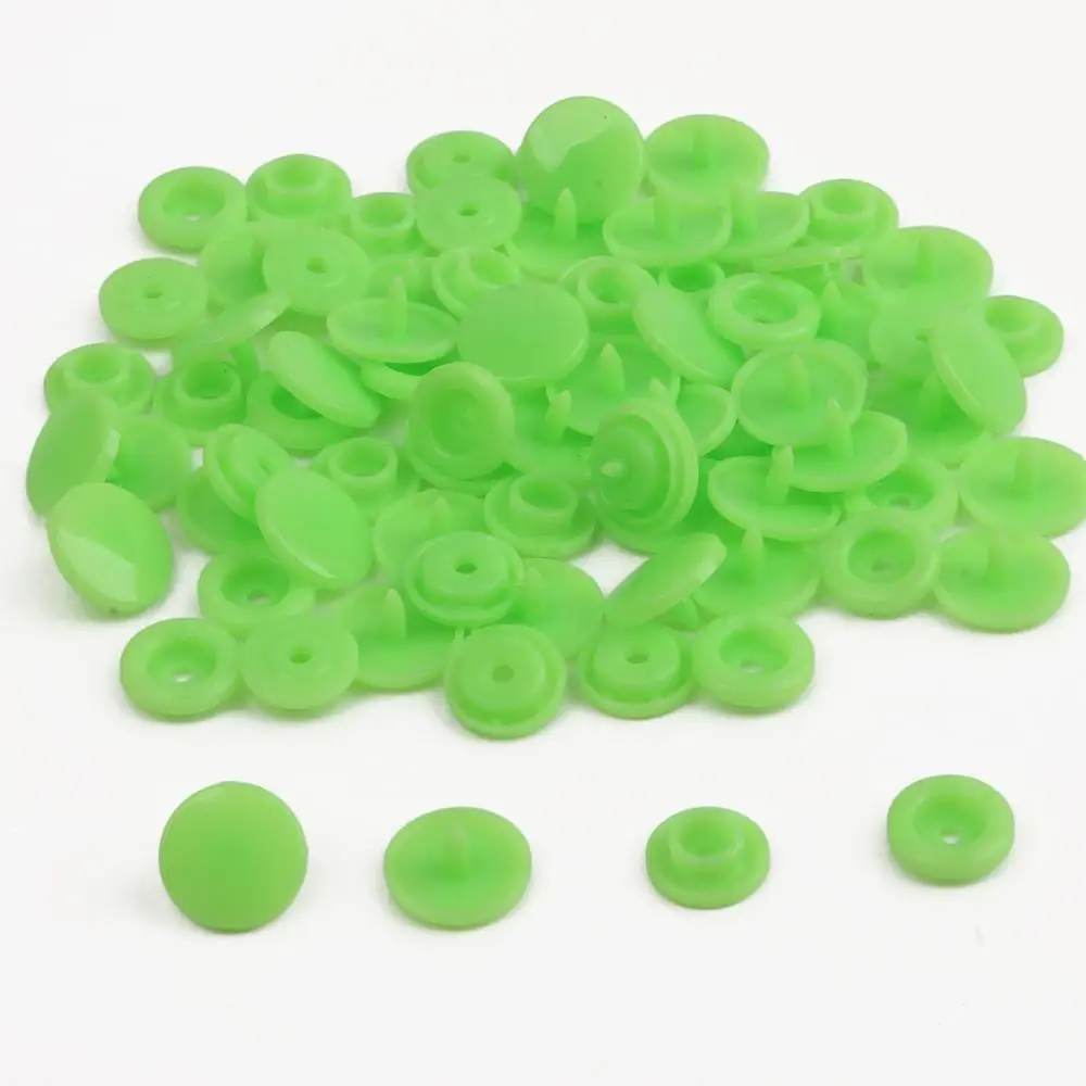 Цена 50 комплектов KAM T5 Детские Смола кнопочные Пуговицы пластиковые кнопки аксессуары Пресс серьги-гвоздики крепеж 15 видов цветов - Цвет: Light Green