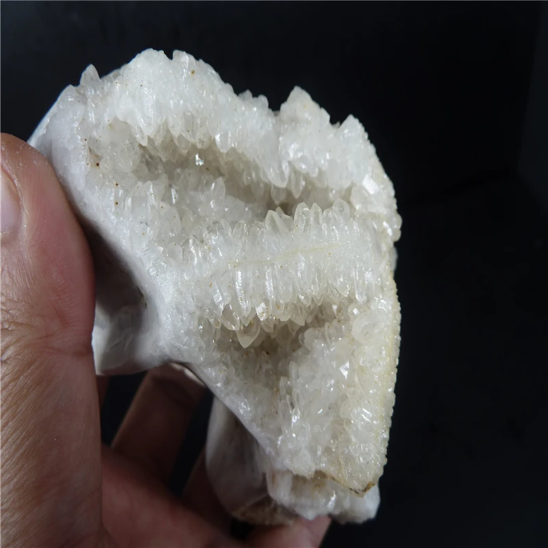 

NATURAL QUARTZ CRYSTAL skull T748