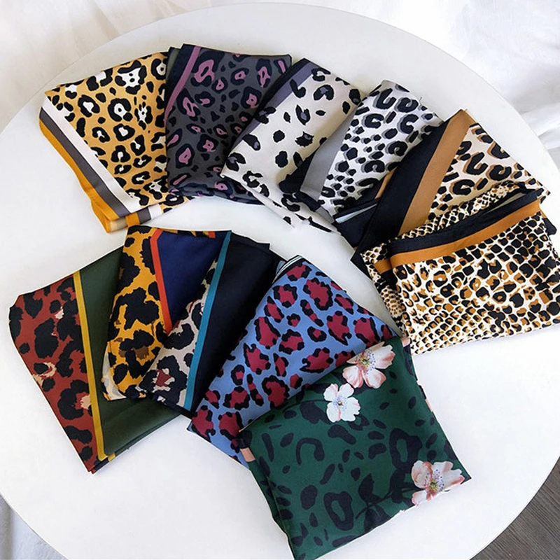 

Autumn And Winter 35*118cm Women Leopard Scarf Fashion High QualityTrendy Snake Print Satin Scarf Chain Printing Shawl