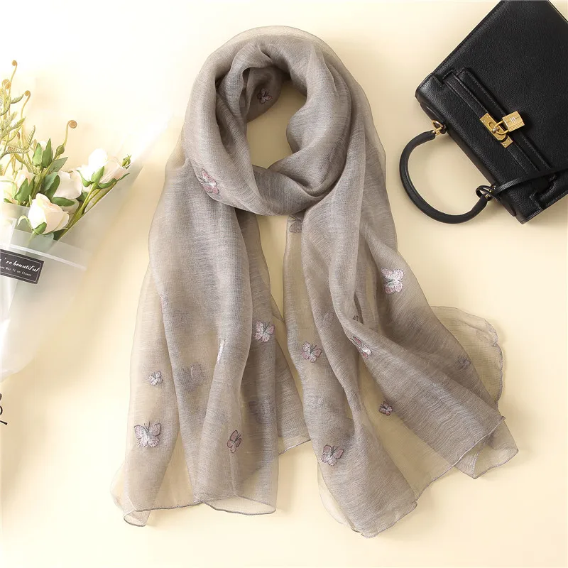 8392098937_2070773686