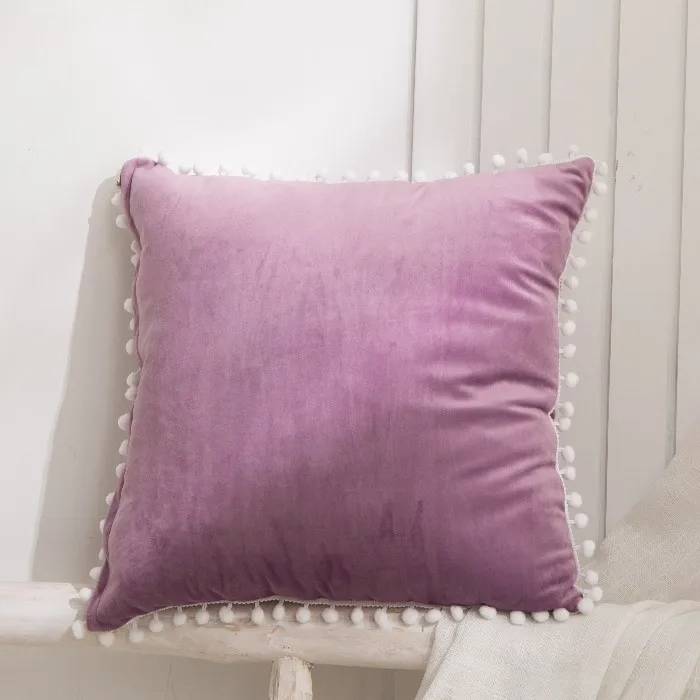 Милые бархатные однотонные Чехлы для подушек с плюшевым шариком, роскошные чехлы для сидений 45x45 см, чехлы для диванов, стульев, автомобилей, домашний декор - Цвет: Purple