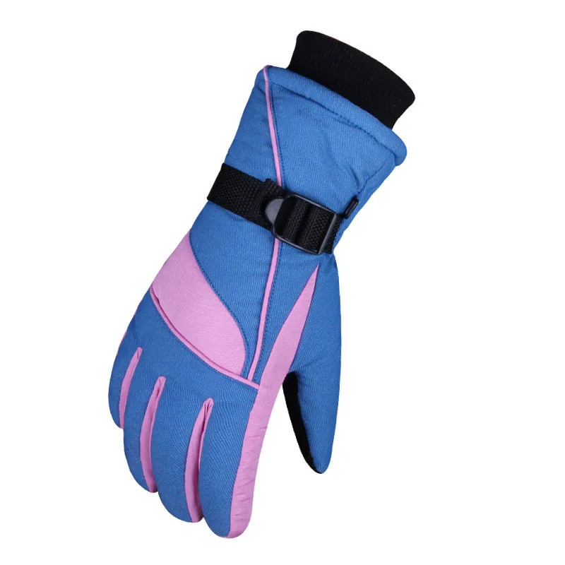 Skiing gloves 3