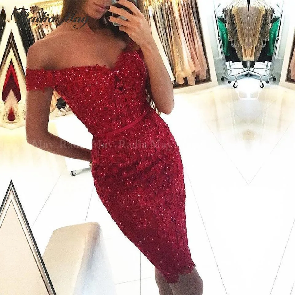 

Elegant Off the Shoulder Burgundy Lace Short Cocktail Dresses 2019 Sexy Sheath Knee Length Pink Semi Graduation Party Dress