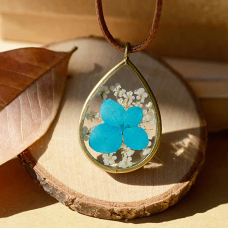 

2018 New Natural Dried Flower Flying Swallow Handmade Epoxy Necklace