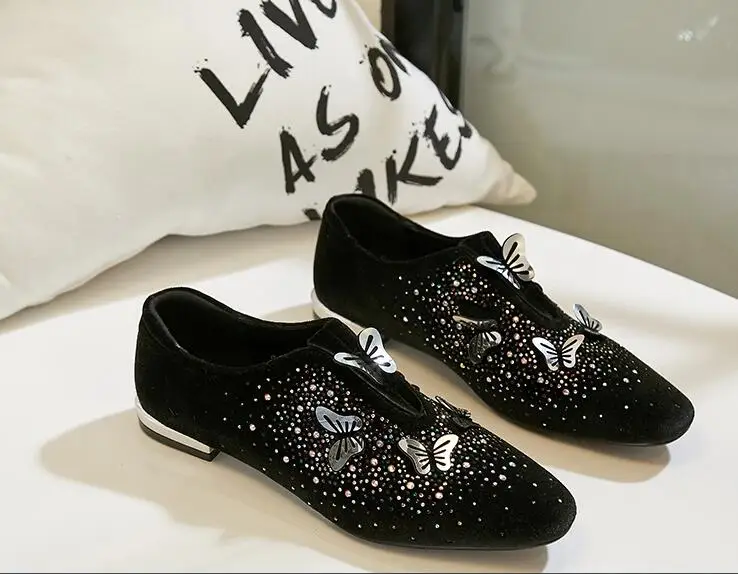 2010 г., последняя мода, роскошная женская обувь со стразами и бабочкой Брендовая обувь для отдыха из флока и овчины на плоской подошве Большие размеры - Цвет: Черный