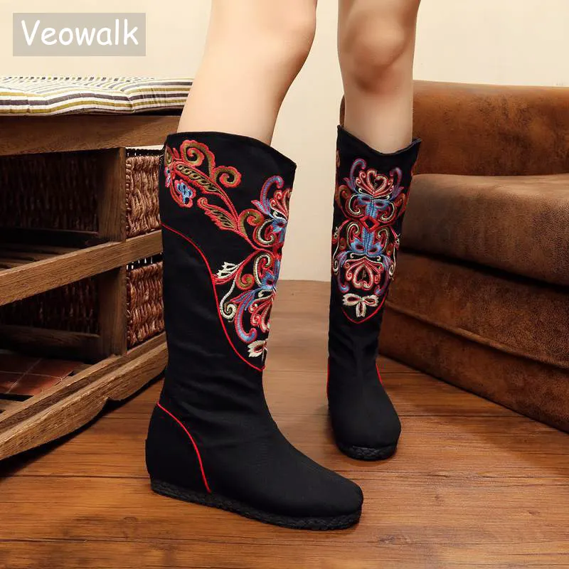 

Veowalk Handmade Chinese Autumn Women Boots Floral Embroidery Old Beijing Canvas Platform Shoes Woman Cloth Single Booties