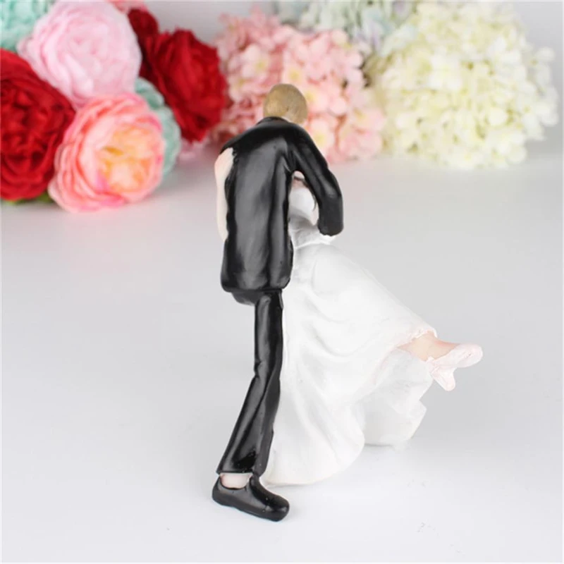 2018 New Creative  Romantic Bride and Groom Wedding Cake Topper Couple Hug Kiss Bridal Decoration Practical Lightweigh C0406#30 02