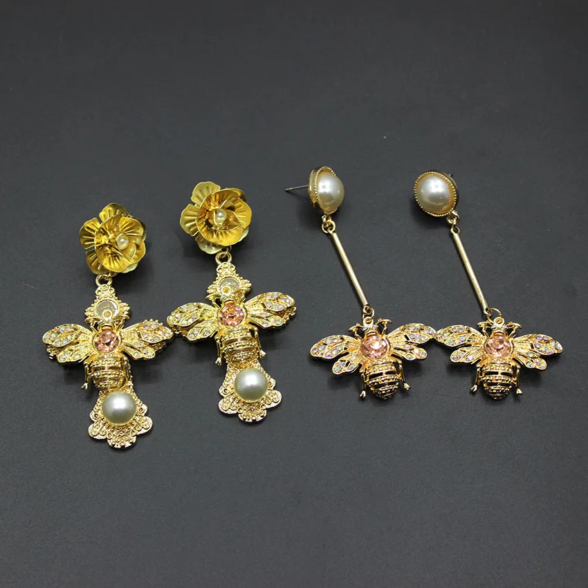 

New Europe and fashion ladies catwalk section circle head picture flowers long earrings Bee earrings