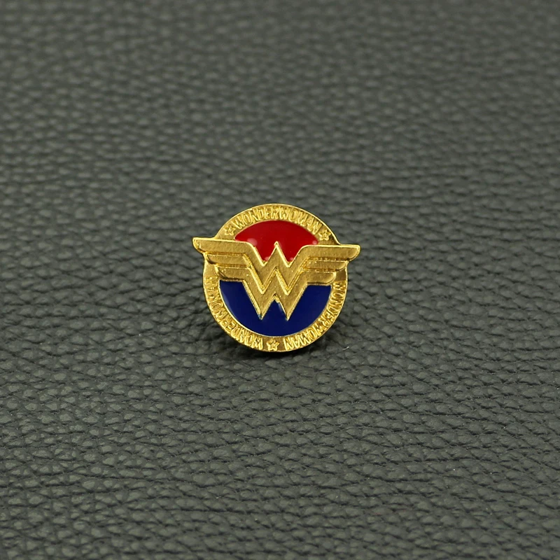 

Hot Movie Wonder Woman Brooch Golden Superhero Wonder Woman Initial Letter W Badge Diana Enamel Lapel Pin Brooch For Gift
