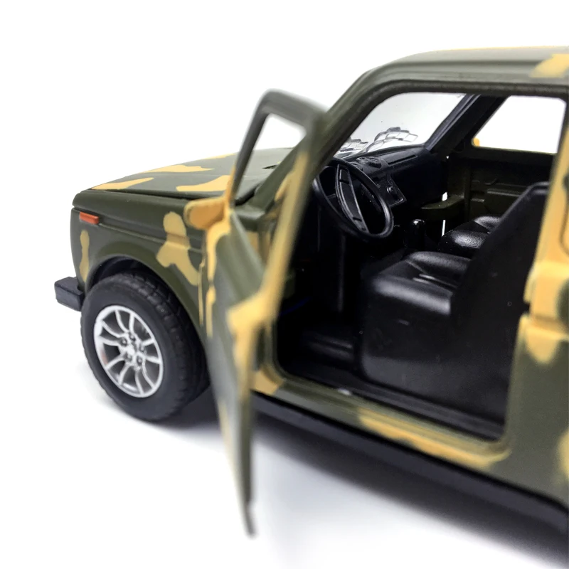  Alloy Diecast Car 1:28 Scale Lada Niva 1:32 Scale Priora/2106 Model Vehicle Collectible Toy Pull Ba