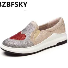 Большие размеры 34-43; лоферы; женская обувь на плоской подошве с украшением в виде сердца; Новые повседневные кроссовки без застежки на платформе с кристаллами
