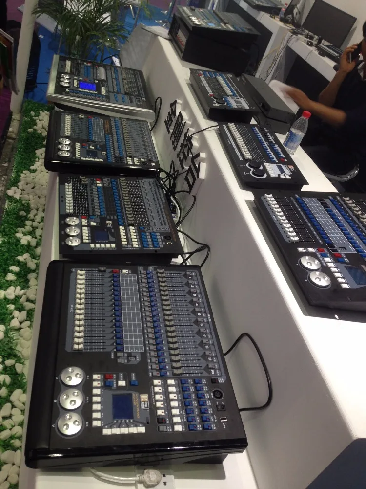 Console com Programáveis Compacta e console para Dj e disco Rinoceronte Mestre Dmx Controlador Dmx 240 Roda 6 Rinoceronte dmx 240 console com roda compagável